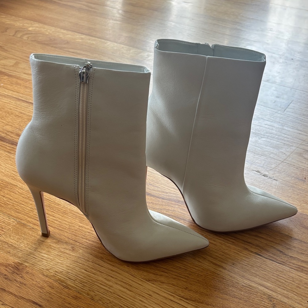 Schutz Mikki Ankle Boots
